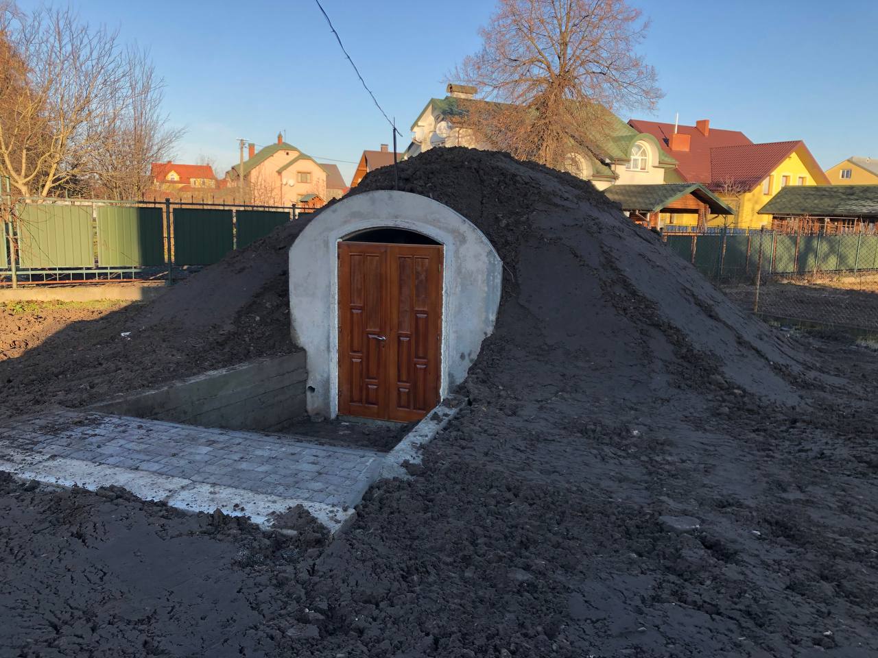 Установка укрытия в детской школе искусств в г.Яворов.