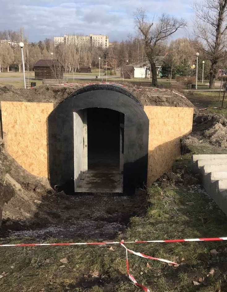 У Запоріжжі встановлюють модульні укриття від "Хоббіт хаус"